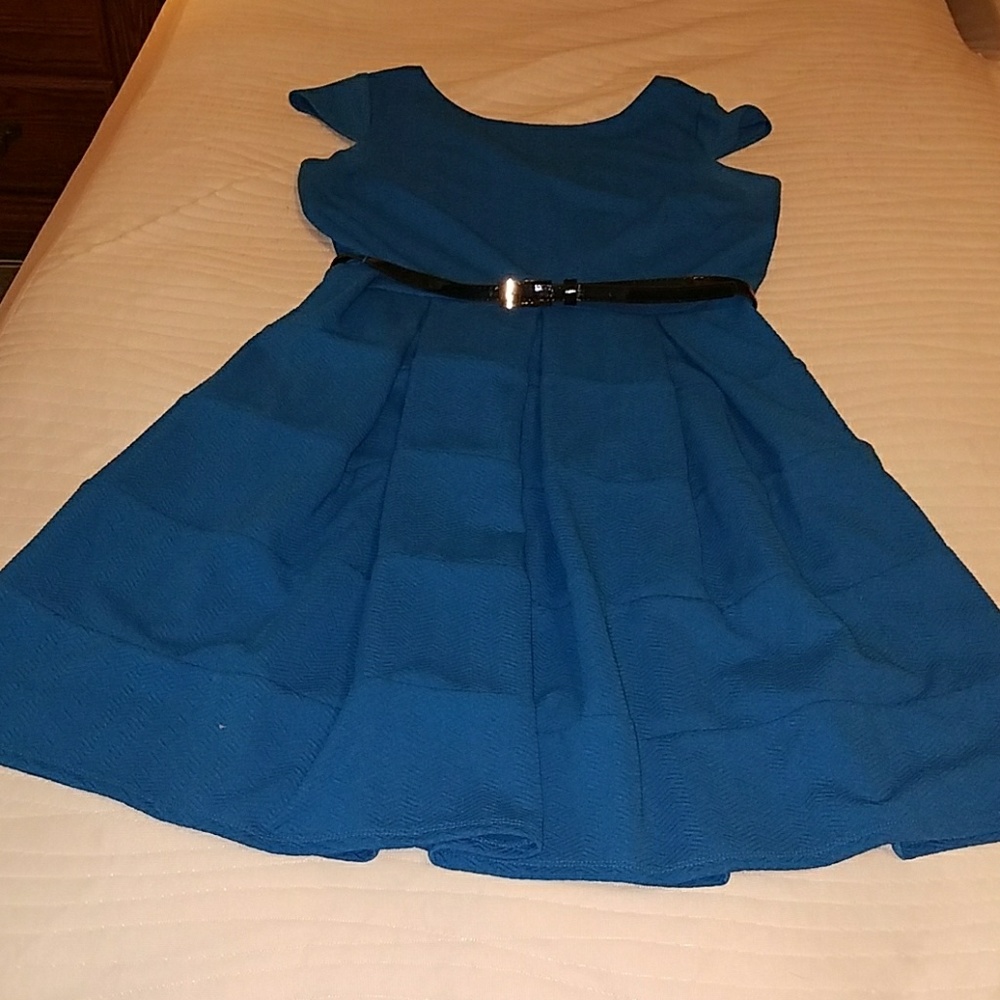 A-line dress that lays perfectly!